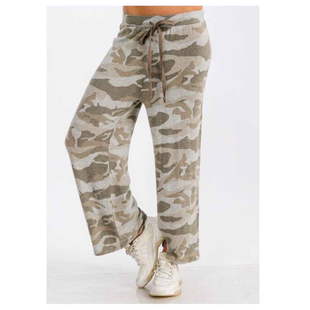 CLEARANCE $20 start 89 ELASTIC WAIST FRONT POCKET CAMO
PRINT FLEECE SWEATPANTS - Picture 2 of 5